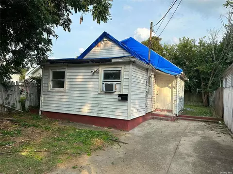 17 Roquette Ave, Elmont, NY 11003