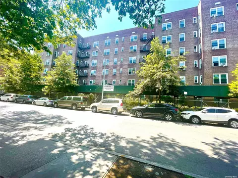 42-40 Bowne St #4H, Flushing, NY 11355