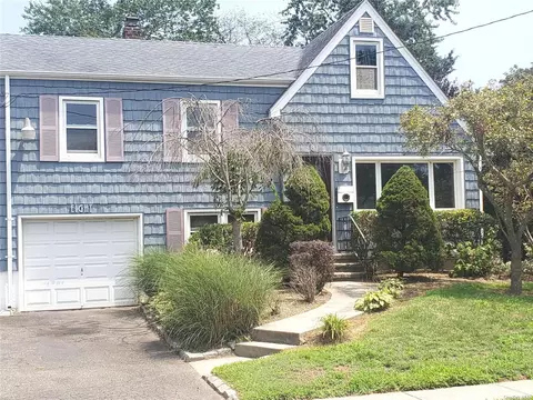 8 Matson Rd, Roosevelt, NY 11575