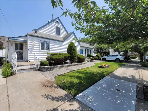 157-23 92nd St, Howard Beach, NY 11414