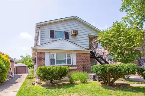 69-20 Cloverdale Blvd, Oakland Gardens, NY 11364