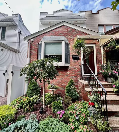59-22 69th Ln, Maspeth, NY 11378