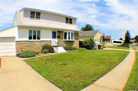 1909 Longfellow Ave, East Meadow, NY 11554
