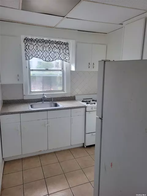 143-11 105th Ave, Briarwood, NY 11435