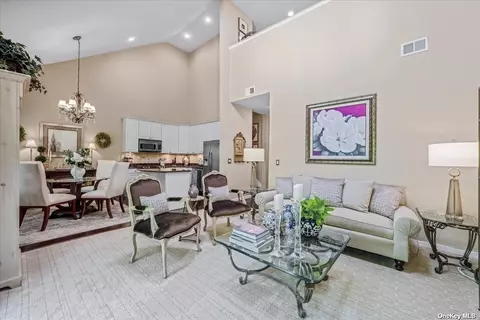 119 Maya Cir #7, Central Islip, NY 11722