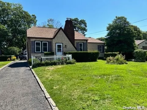 1381 Potter Blvd, Bay Shore, NY 11706