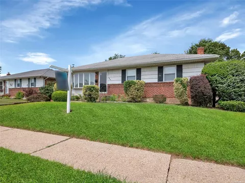 3619 Courtney Ln, Bethpage, NY 11714