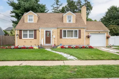 145 Dikeman St, Hempstead, NY 11550