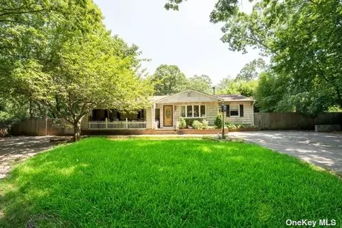 265 Grand Blvd, Brentwood, NY 11717