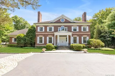 20 Vista Dr, Laurel Hollow, NY 11791