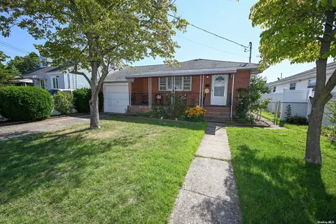 501 Duryea Ave, Uniondale, NY 11553