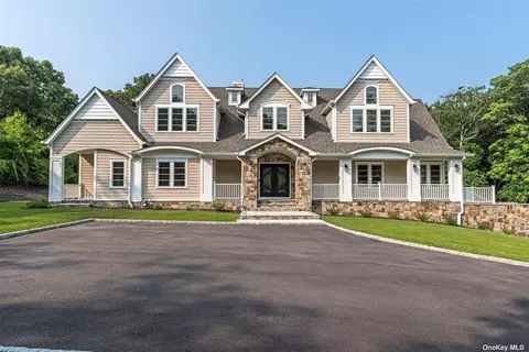15 Penrose Path, East Northport, NY 11731