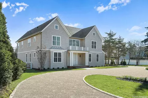 42 Apaucuck Point Rd # a, Westhampton, NY 11977