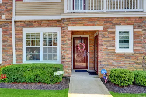 143 Somerset Dr #143, Massapequa, NY 11758