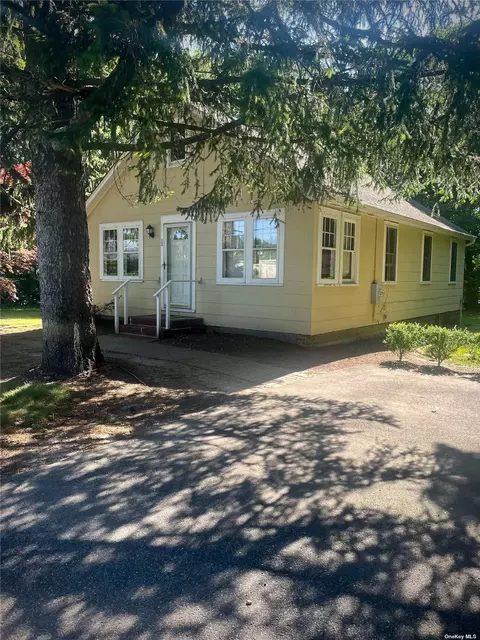 12 Eagle Rd, Rocky Point, NY 11778