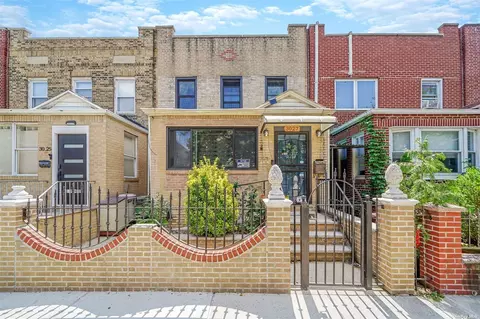 30-27 37th St, Astoria, NY 11103