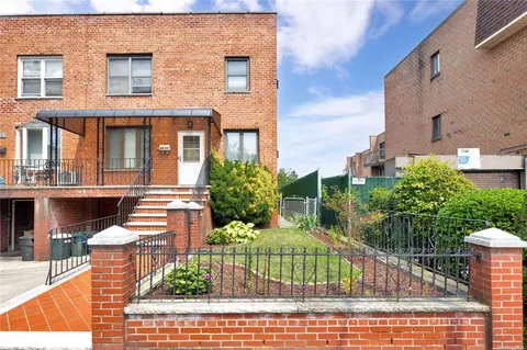 68-23 61st Rd, Middle Village, NY 11379