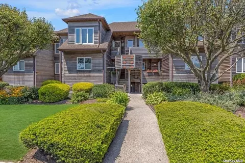 210 Fox Hill Dr #210, Baiting Hollow, NY 11933