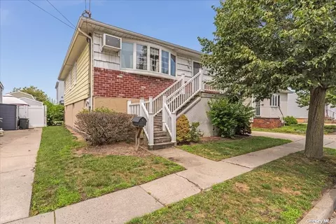 11 E Dewey St, East Rockaway, NY 11518