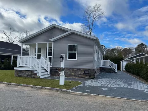 1661-569 Old Country Rd, Riverhead, NY 11901