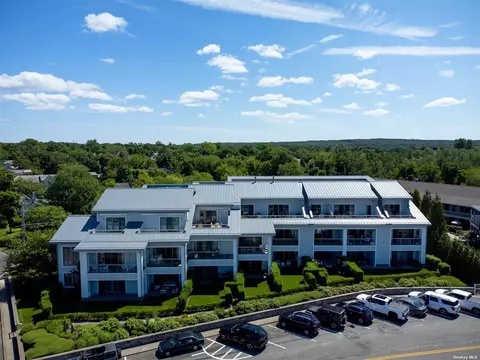 21 W Water St #1A, Sag Harbor, NY 11963