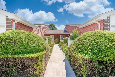 1004 Drew Ct #1004, Saint James, NY 11780