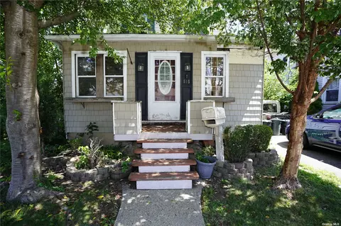 515 Hawthorne Ave, Uniondale, NY 11553