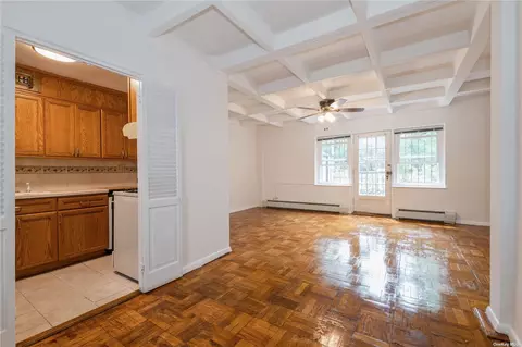 150-40 Goethals Ave #50B, Briarwood, NY 11432