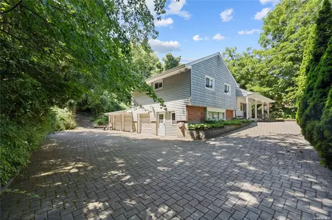 14 Woodedge Dr, Dix Hills, NY 11746