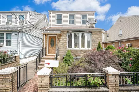 69-23 53rd Rd, Maspeth, NY 11378