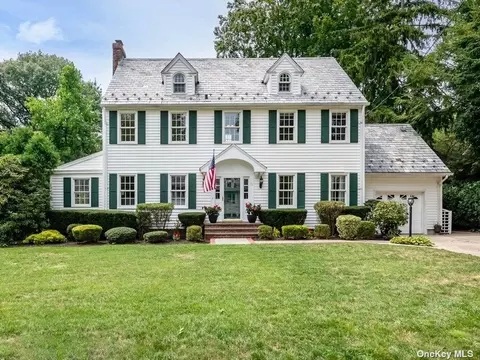 77 Stuart Pl, Manhasset, NY 11030
