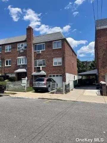 62-61 65th St, Middle Village, NY 11379