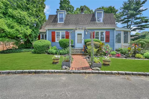41 Mc Cue Ln, Babylon, NY 11702