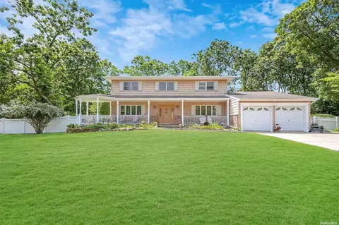 16 South St, Selden, NY 11784