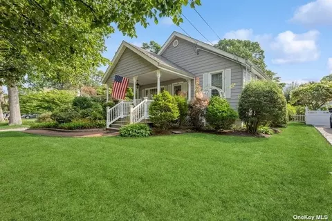 139 Cadman Ave, Babylon, NY 11702