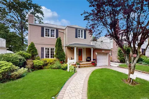 8 Ash Ln, Valley Stream, NY 11581