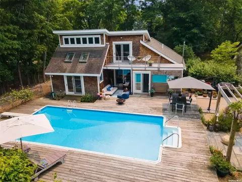 275 Maple Ln, Mattituck, NY 11952