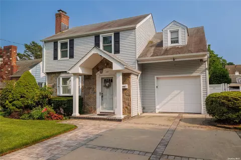 177 Ferncroft Rd, Mineola, NY 11501