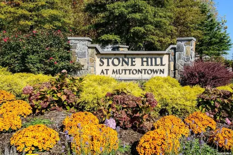 25 Stone Hill Dr, Muttontown, NY 11791