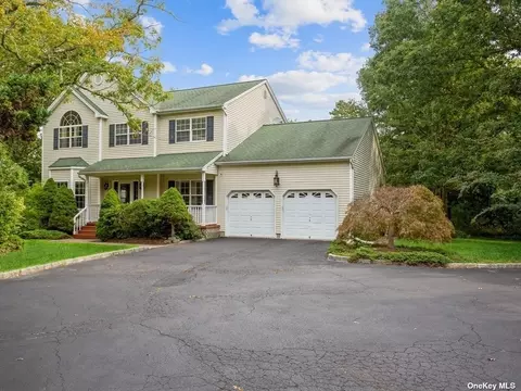 223 Chestnut St, Port Jefferson Station, NY 11776