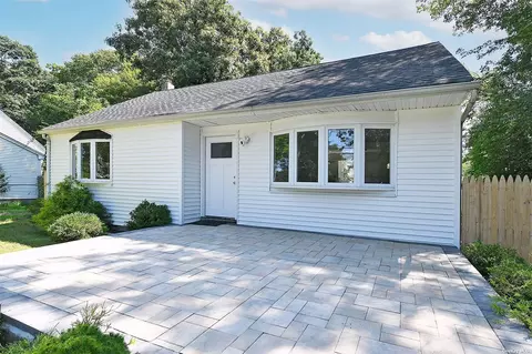 79 Johns Neck Rd, Shirley, NY 11967