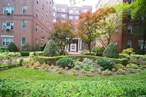 77-14 113th St #60, Forest Hills, NY 11375