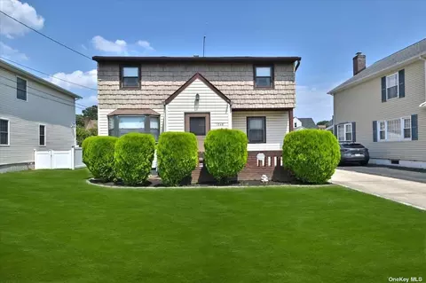 1048 N 6th St, New Hyde Park, NY 11040