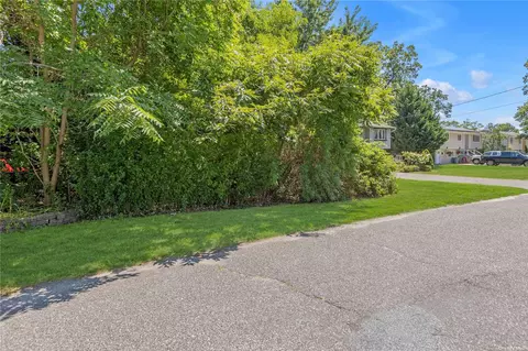 2393 Chestnut Ave, Ronkonkoma, NY 11779