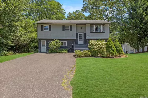 2391 Chestnut Ave, Ronkonkoma, NY 11779