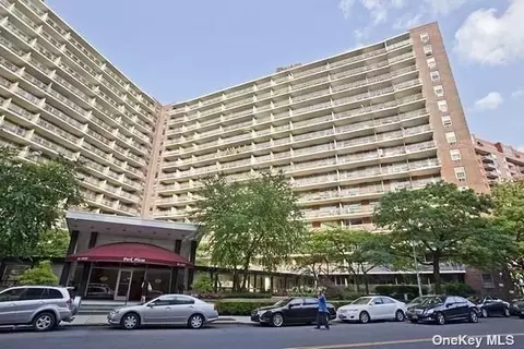 61-25 97th St #8 E, Rego Park, NY 11374