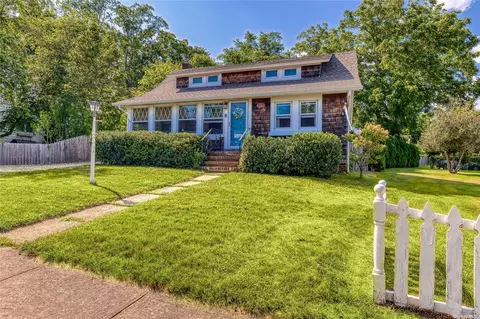 429 Montauk Hwy, East Moriches, NY 11940