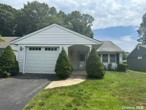 263 Edinburgh Dr #263, Ridge, NY 11961