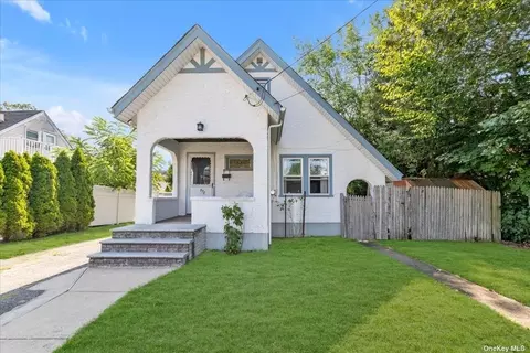 575 Holt St, West Hempstead, NY 11552