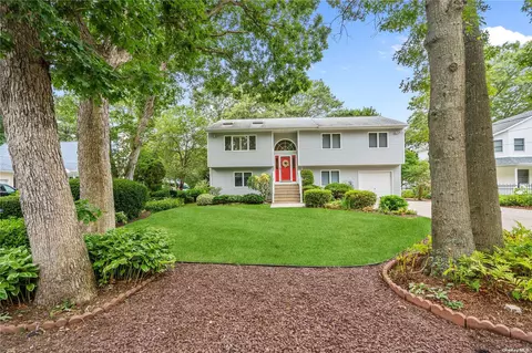 214 San Juan Dr, Hauppauge, NY 11788